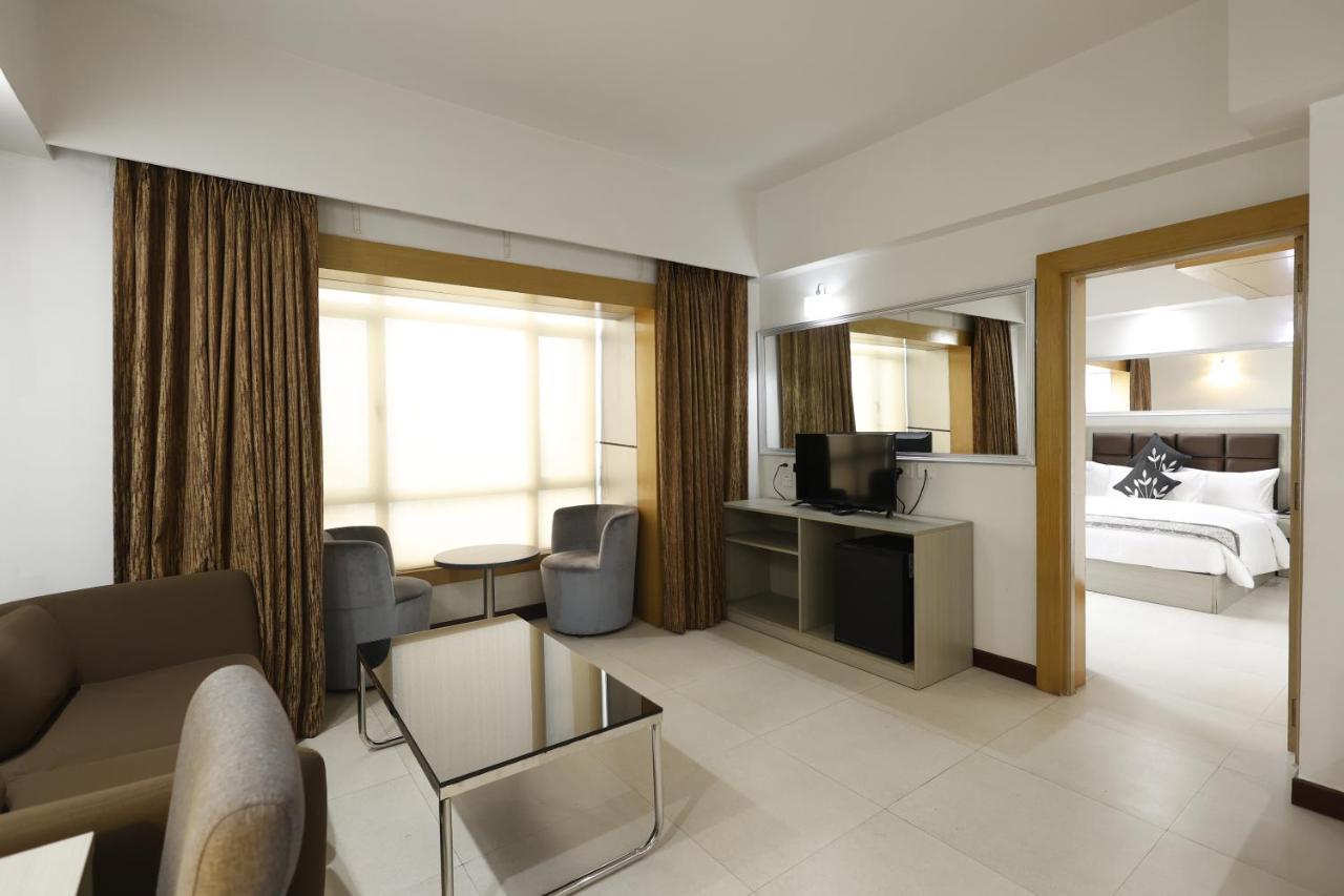 Aristocrat Hotel Калькутта Экстерьер фото