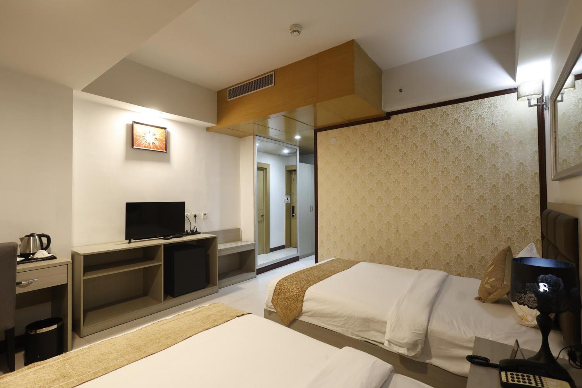 Aristocrat Hotel Калькутта Экстерьер фото