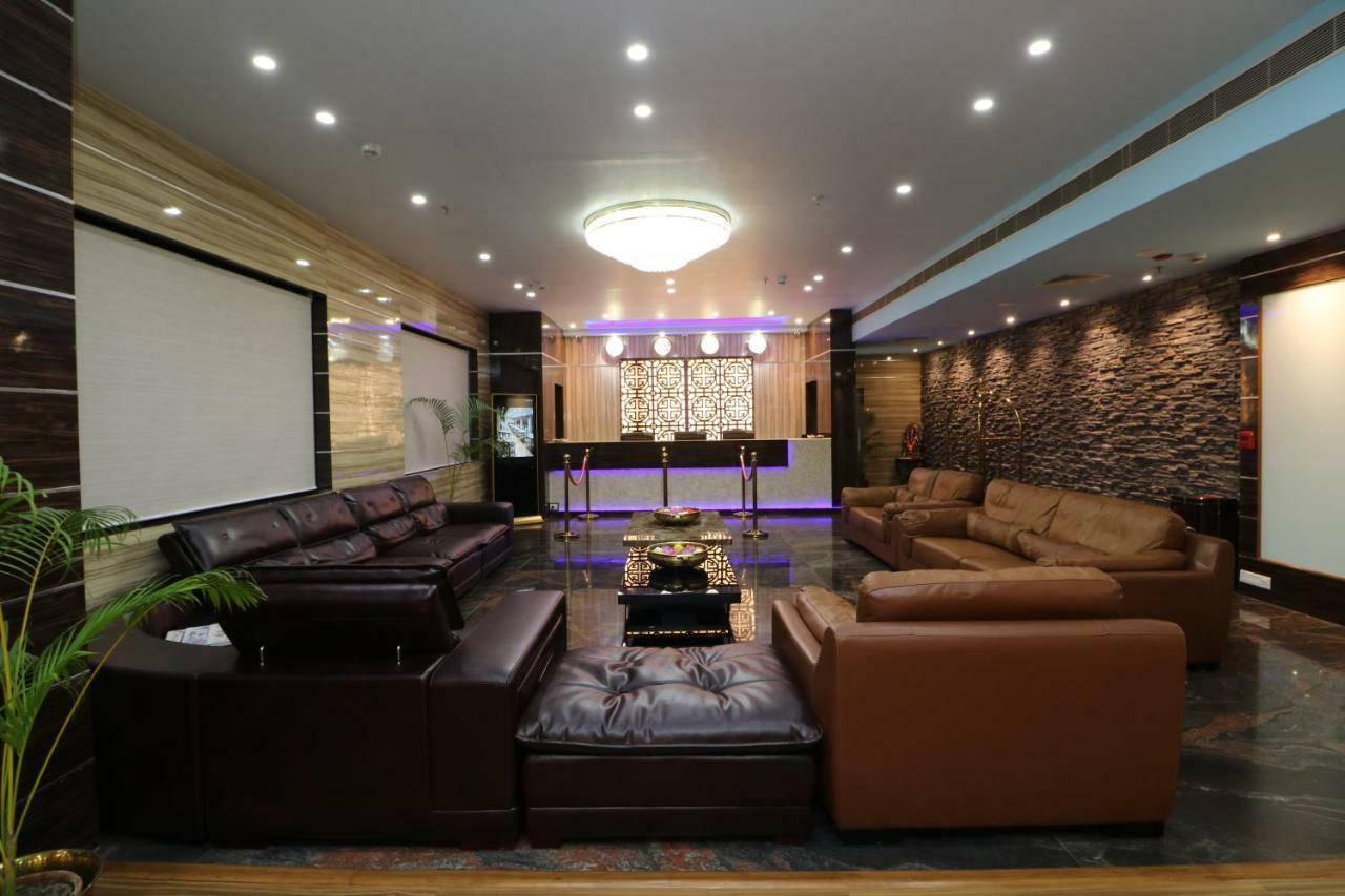 Aristocrat Hotel Калькутта Экстерьер фото