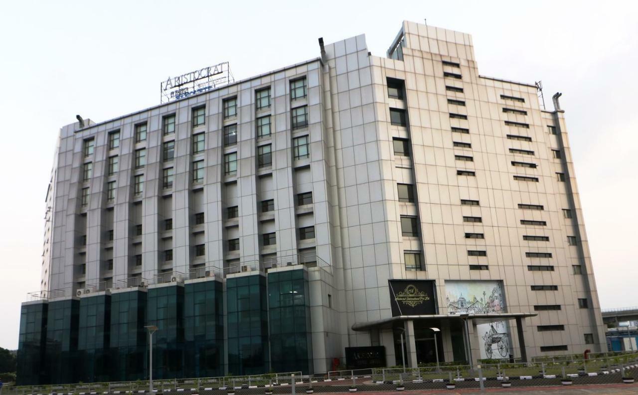 Aristocrat Hotel Калькутта Экстерьер фото