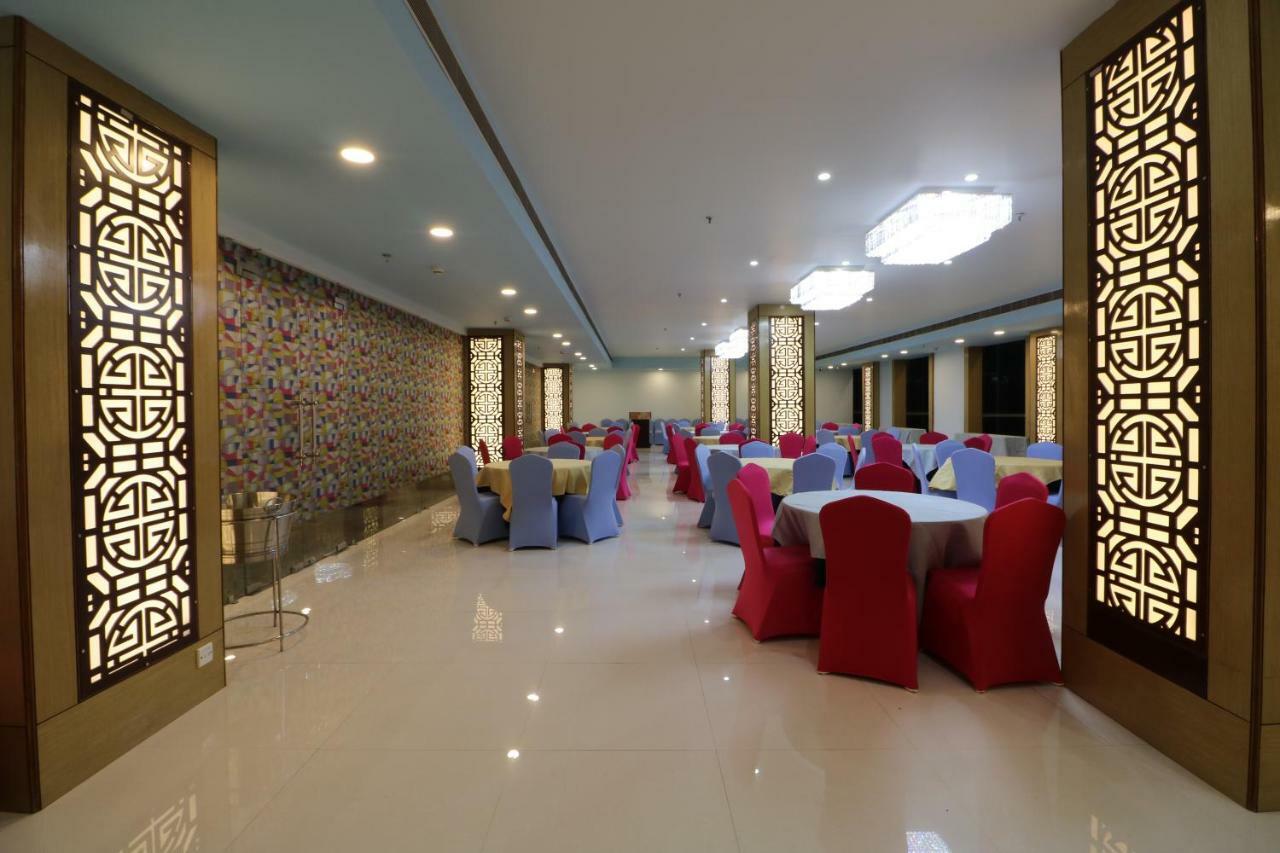 Aristocrat Hotel Калькутта Экстерьер фото