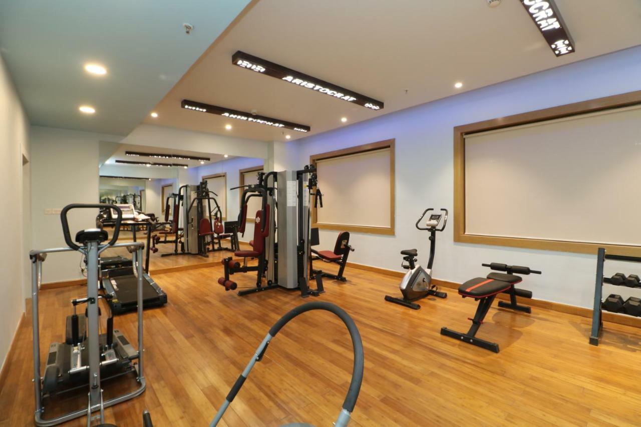 Aristocrat Hotel Калькутта Экстерьер фото